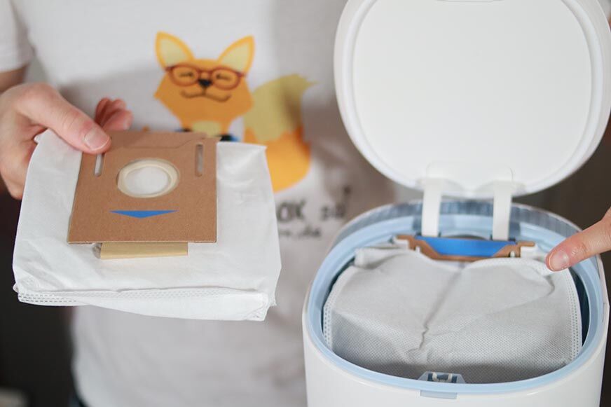 В  Yeedi Vac Station вставляется мешок для сбора пыли.